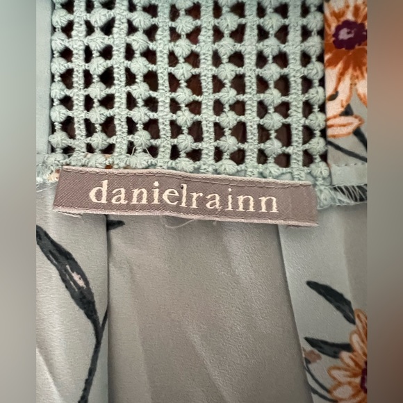 Daniel Rainn Estefany Lace Detail Split Neck Blouse Size Large - Picture 7 of 7